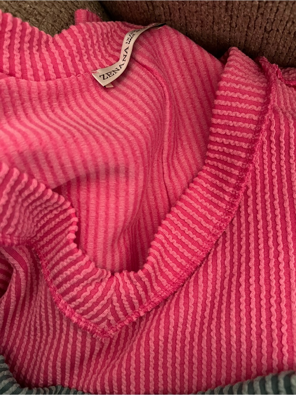 Zenana Outfitters V-Neck Ribbed tops Pack - Black, Hot Pink, Lavender, Sage. - Picture 3 of 9